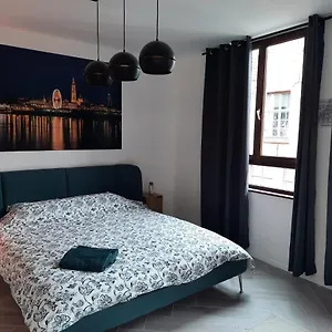 Center In Quiet Street & Airco Anvers